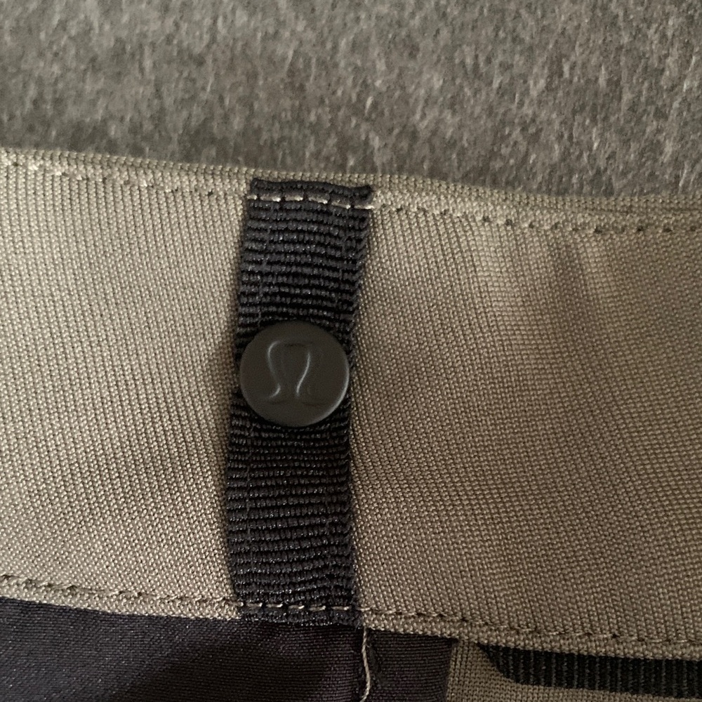 lululemon athletica Men's ABC Classic Fit Shorts Grey Sage - Picture 5 of 13